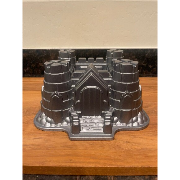 Nordic Ware Sand Castle Bundt Cake Mold 10cup - Picture 1 of 7